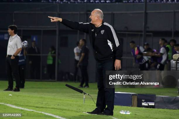 Luis Felipe Scolari head coach of Atletico Mineiro reacts during a group G match between Libertad and Atletico Mineiro as part of Copa CONMEBOL...