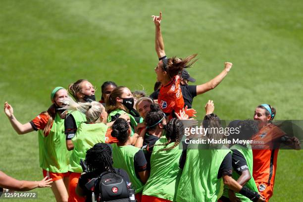 Shea Groom of Houston Dash celebrates with her teammates after scoring a goal in the 91st minute against Alyssa Naeher of Chicago Red Stars during...