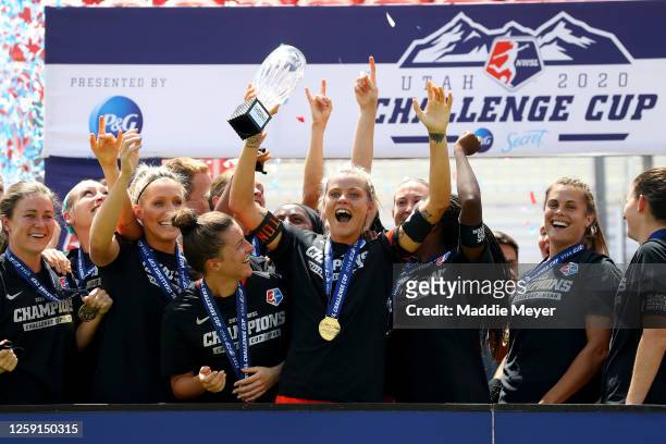 Rachel Daly of Houston Dash hoist the trophy with her teammates after defeating the Chicago Red Stars to win the championship game of the NWSL...