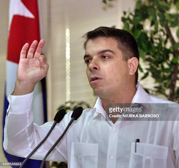 The Cuban chancellor Felipe Perez Roque makes a declaration, in the headquarters of the Ministry of International Relations, 1 November 2002, about...