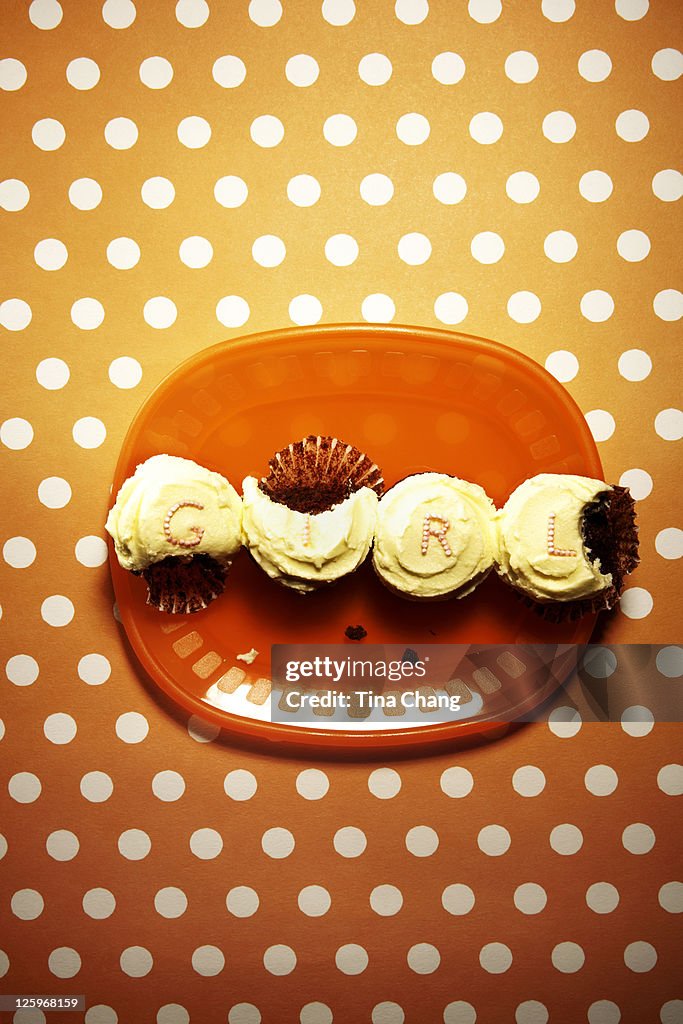 'GIRL' mini cupcakes