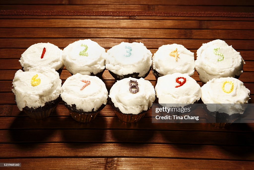 Number 0 to 9 mini cupcakes
