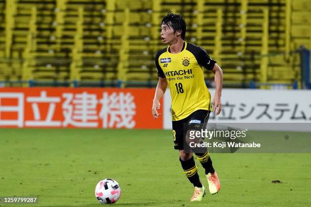 Yusuke Segawa of Kashiwa Reysol in action during the J.League Meiji Yasuda J1 match between Kashiwa Reysol and Vegalta Sendai at Sankyo Frontier...