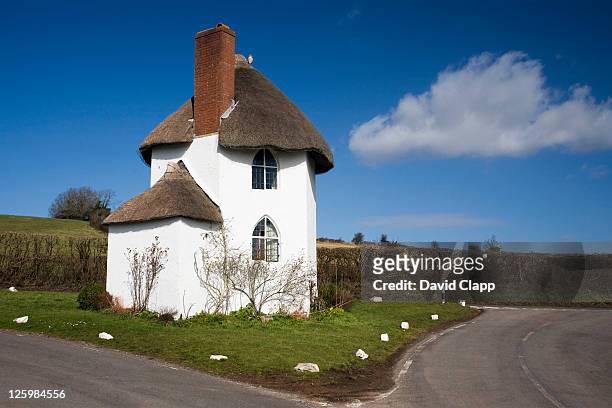 toll house at stanton drew, somerset - thatched cottage stock pictures, royalty-free photos & images