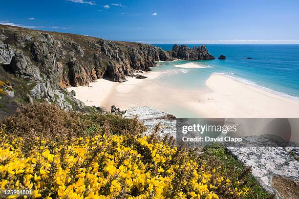 porthcurno towards logans rock, conwall, england - porthcurno stock-fotos und bilder