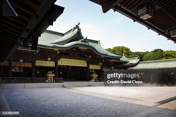 main temple complex at meiji jingu shrine, shibuya, tokyo, japan - meiji jingu shrine stock pictures, royalty-free photos & images