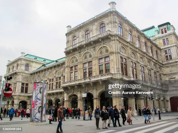 vienna opera house - vienna state opera stock pictures, royalty-free photos & images