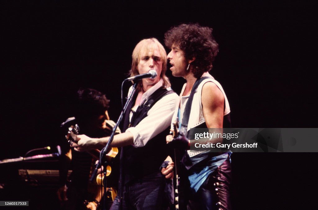 Petty & Dylan Perform At MSG On 'True Confessions Tour'