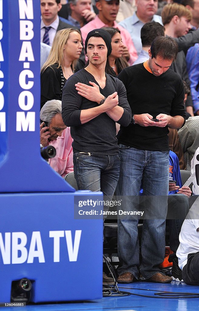 Celebrities Attend New York Knicks Vs. Miami Heat Game - December 17, 2010