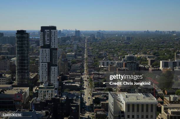 city skyline over long urban street - verwaltungsbezirk san bernardino county stock-fotos und bilder