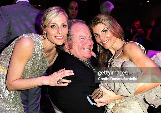 Co-Founder Jaime Tisch, talent agent John Carrabino and actress Lori Loughlin attend the 14th annual Unforgettable Evening benefiting EIFs WCRF held...