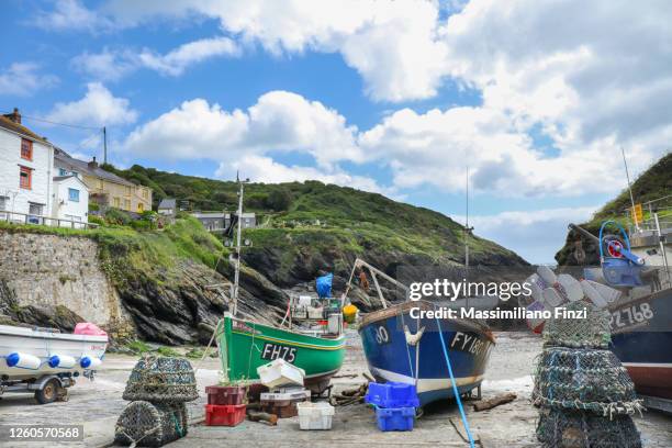 fishing boats on the beach at portloe, traditional cornish village on the south cornwall coast - bay stock pictures, royalty-free photos & images