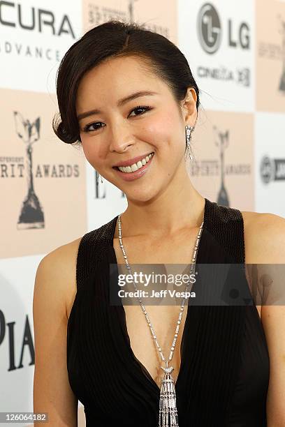Actress Zhang Jingchu arrives at the 2011 Film Independent Spirit Awards at Santa Monica Beach on February 26, 2011 in Santa Monica, California.