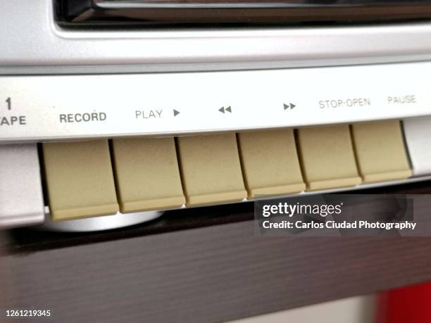close-up of cassette tape player - audio cassettes photos et images de collection