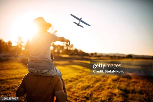 飛ぼう - model airplane ストックフォトと画像