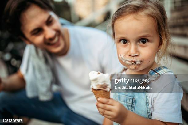 slordig meisje - onvolkomenheid stockfoto's en -beelden