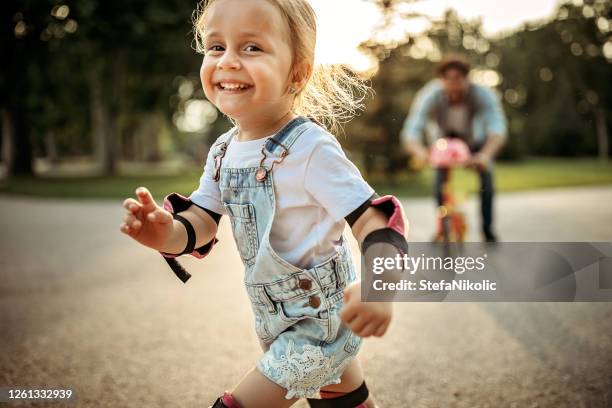 i'm happy - child and parent and bike stock pictures, royalty-free photos & images