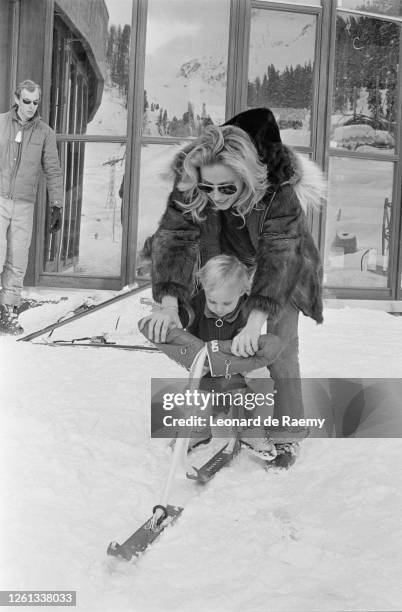 Véronique Sanson et son fils Christopher Stills aux sports d'hiver