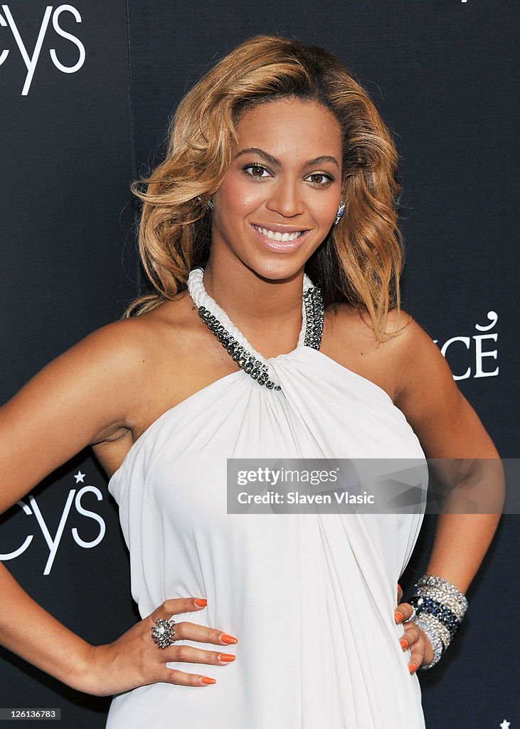 Singer Beyonce Knowles attends the Beyonce Pulse fragrance launch at ...