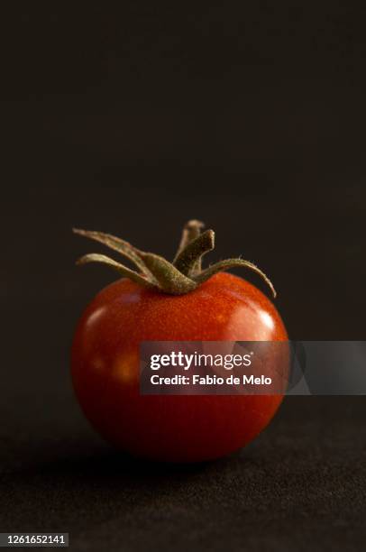 tomate cereja - ingrediente stock pictures, royalty-free photos & images