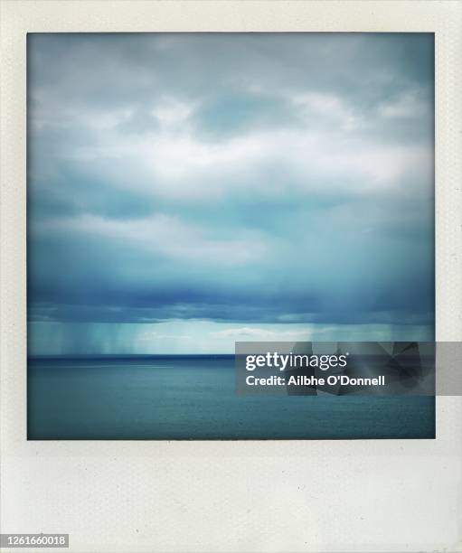 polaroid sea and sky - transferência de impressão instantânea imagens e fotografias de stock