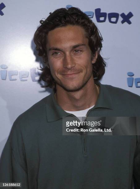 Actor Oliver Hudson attends the icebox.com Launch Party on June 7, 2000 at The Factory in West Hollwyood, California.