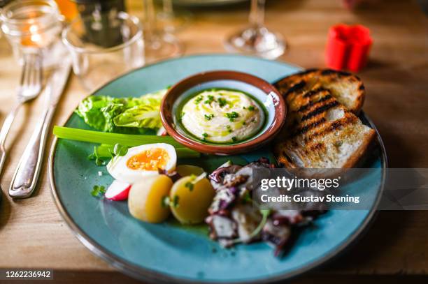 mixed appetizer platter - aioli stock-fotos und bilder