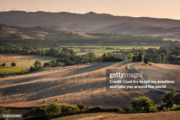 volterra, pisa - tuscany, italy - top of the world photos et images de collection