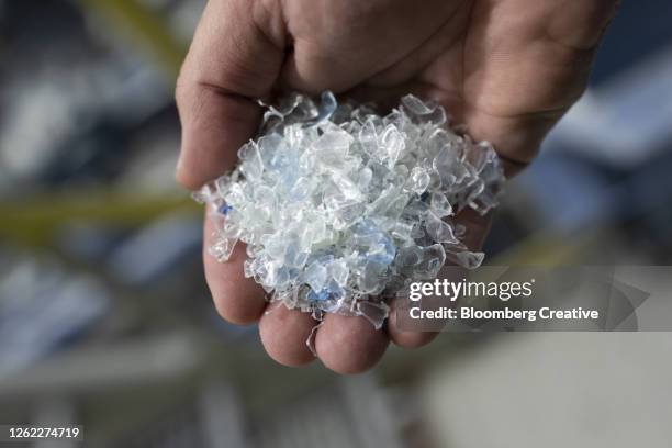 ground plastic flakes - granule stockfoto's en -beelden