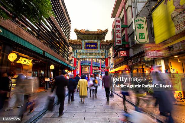 fast forward china town - chinatown di yokohama foto e immagini stock