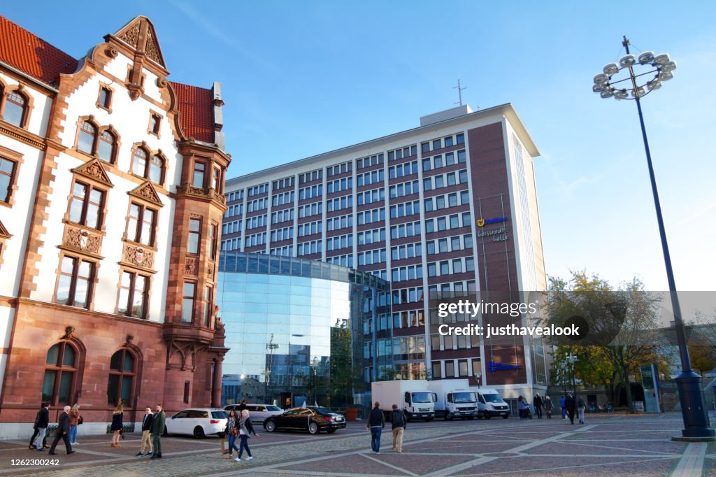 Place Friedensplatz à Dortmund et hôtel de ville
