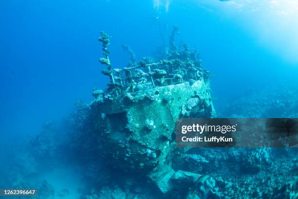 relitto della nave, relitto sottomarino, relitto di navi da battaglia, relitto di una barca fisher - rottame evento relativo ai trasporti foto e immagini stock