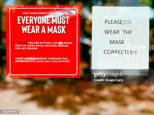 covid-19 face mask signage on restaurant window - store sign stock pictures, royalty-free photos & images
