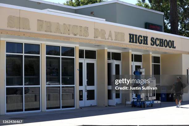 Drake In High School Sir Francis Drake High School ストックフォトと画像 - Getty Images