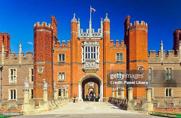 hampton court palace - hampton court palace stock pictures, royalty-free photos & images