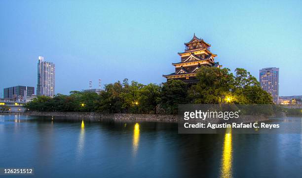 hiroshima castle's moat - hiroshima prefecture - fotografias e filmes do acervo