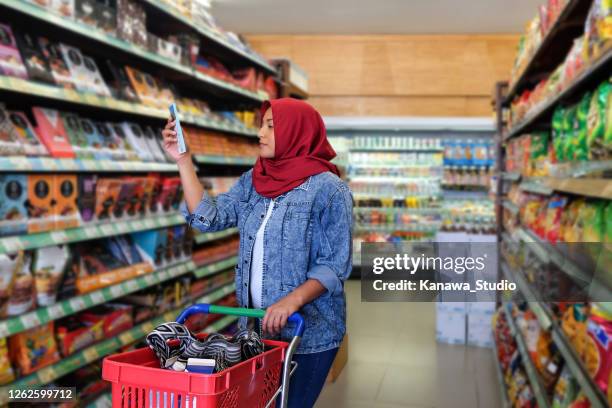 how much sugar in this chocolate bar - halal stock pictures, royalty-free photos & images