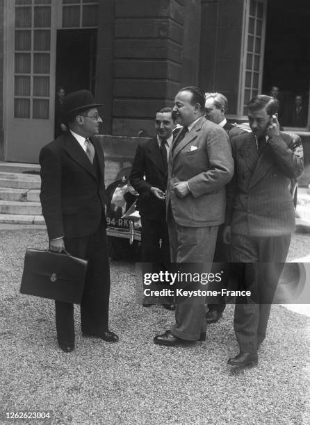 Jean Zay, ministre de l'Education nationale, quittant Matignon après le Conseil, à Paris, France le 10 juillet 1936.