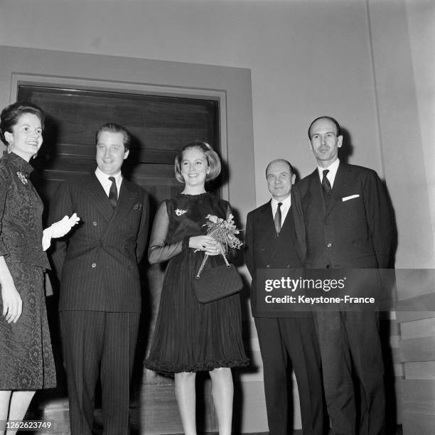 Madame Giscard d'Estaing, le prince Albert, la princesse Paola et le ministre français des Finances, Valéry Giscard d'Estaing, au Palais des Beaux...