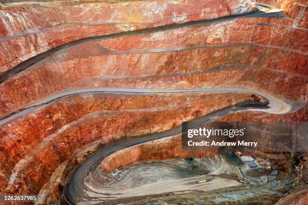 gold mine, open pit, open cast or open cut mining, australia - goud metaal stock pictures, royalty-free photos & images