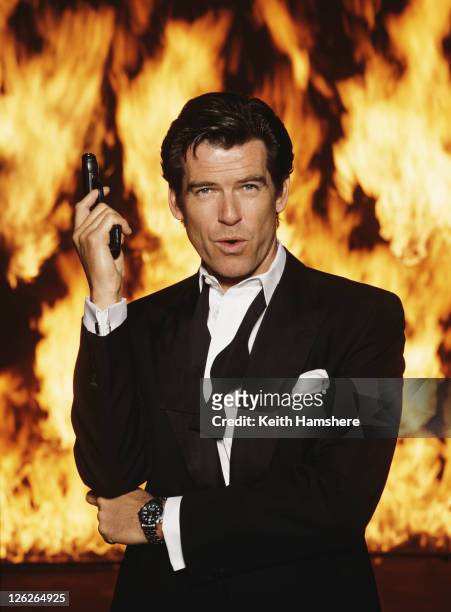 Irish actor Pierce Brosnan stars as James Bond in the film 'GoldenEye', 1995. He is holding his iconic Walther PPK.