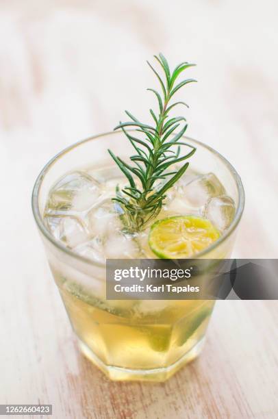 still life of calamondin juice garnished with rosemary - calamansi stock-fotos und bilder