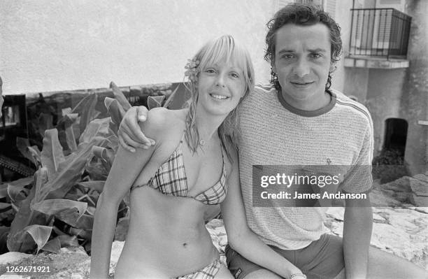 Le chanteur Michel Sardou et sa femme Babette font une escale d'un jour à Saint Tropez.