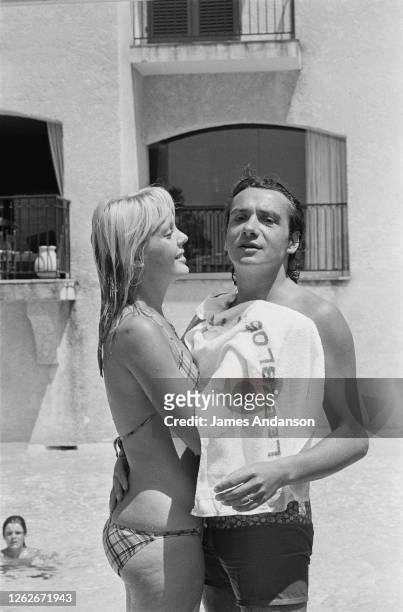 Le chanteur Michel Sardou et sa femme Babette font une escale d'un jour à Saint Tropez.