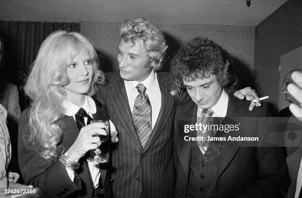 Michel Sardou , Johnny Hallyday et Sylvie Vartan au Palais des Congrés pour la premiere de Sylvie Vartan.