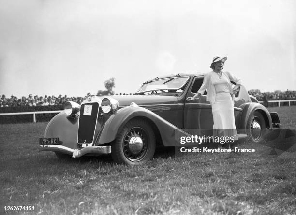 Concours d'élégance automobile lors de la journée Hippique des Artistes à l'hippodrome du Tremblay, à Champigny-sur-Marne, dans le Val-de-Marne, le...