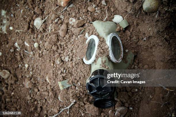 old mask for bacteriological warfare used during the cold war era. - war in the air stock pictures, royalty-free photos & images