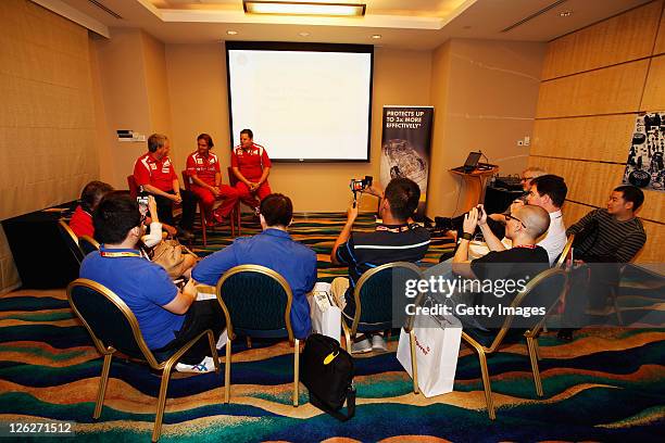Hum Shell 32 Andrew Foulds Stock Photos, High-Res Pictures, and Images - Getty Images
