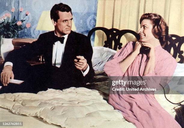 Kino. Indiskret, 1950er, 1950s, Bett, Film, Indiscreet, Nachthemd, Paar, bed, couple, nightdress, Indiskret, 1950er, 1950s, Bett, Film, Indiscreet,...