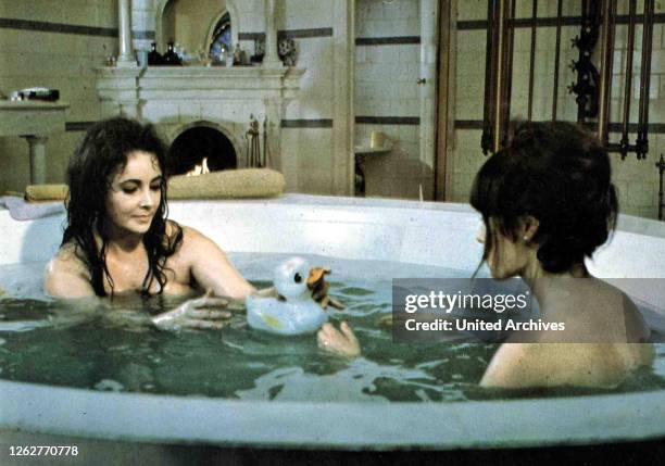 Kino. Die Frau Aus Dem Nichts, 1960s, Bad, Badewanne, Secret Ceremony, bath, bath tub, Die Frau Aus Dem Nichts, 1960s, Bad, Badewanne, Secret...